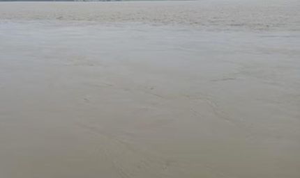 लखनऊ में नदियां उफान पर, सई नदी का पानी गांवों की ओर बढ़ा; सैकड़ों बीघे फसलें डूबीं