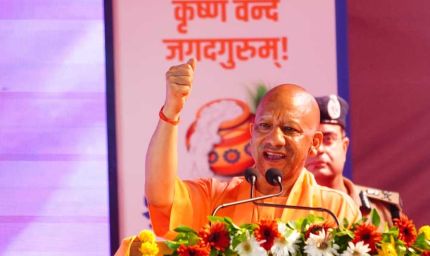आक्रांता मंदिर तोड़ सकता है, हमारी आस्था नहीं: सीएम योगी
