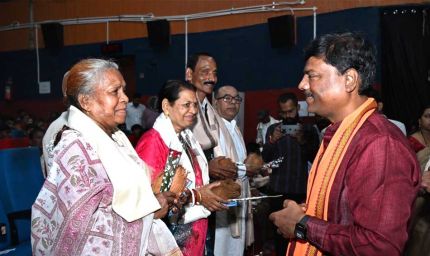 मुख्यमंत्री शिक्षा गौरव अलंकरण समारोह- वन मंत्री केदार कश्यप ने सेवानिवृत्त शिक्षकों और शिक्षा दूतों को किया सम्मानित