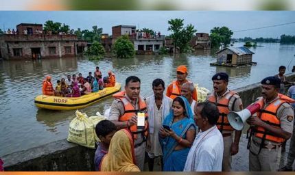 बाढ़ के बीच योगी सरकार का राहत अभियान तेज, 18,810 लोगों को सुरक्षित स्थान पर पहुंचाया