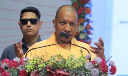 सीएम योगी बोले- शिक्षा को राजनीति से रखें दूर, शिक्षक बच्चों का भविष्य संवारें