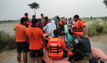 बाढ़ में योगी सरकार का राहत अभियान तेज, 19 हजार से ज्यादा लोगों को सुरक्षित स्थानों पर पहुंचाया