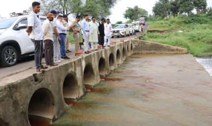 प्रदूषित जल के प्रभाव एवं समाधान के लिए कलेक्टर-एसपी ने किया मेघनगर क्षेत्र का निरीक्षण