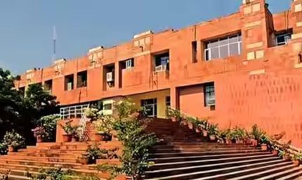 जेएनयू के प्रोफेसर पर दस से अधिक छात्राओं ने यौन उत्पीड़न का गंभीर आरोप लगाया है