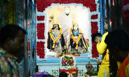 उप मुख्यमंत्री एवं कवर्धा विधायक विजय शर्मा ने श्रीकृष्ण जन्माष्टमी पर श्री राधा-कृष्ण बड़े मंदिर में की पूजा-अर्चना