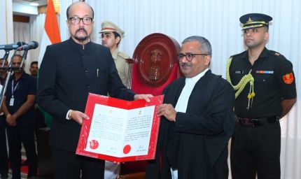 राज्यपाल डेका ने न्यायाधिपति कृष्न राम महापात्र को छत्तीसगढ़ उच्च न्यायालय के मुख्य न्यायाधीश पद की दिलाई शपथ