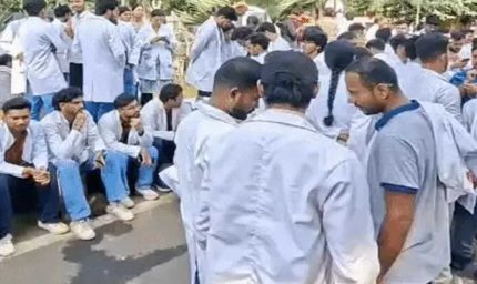स्टाइपेंड बढ़ाने की मांग पर अड़े MBBS इंटर्न डॉक्टर, पुलिस कार्रवाई के विरोध में सरकारी अस्पतालों की OPD बंद