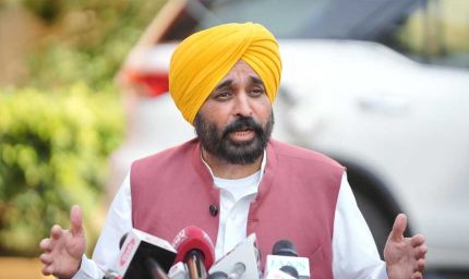 पंजाब में सियासी विवादों का बढ़ता दायरा, काले झंडे से लाठीचार्ज तक घिरी मान सरकार