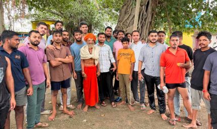झारखंड धाम परिसर में युवाओं ने चलाया वृहद सफाई अभियान