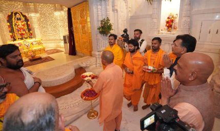 अयोध्या में सीएम योगी ने बजरंगबली का लिया आशीर्वाद, रामलला के दरबार में टेका माथा