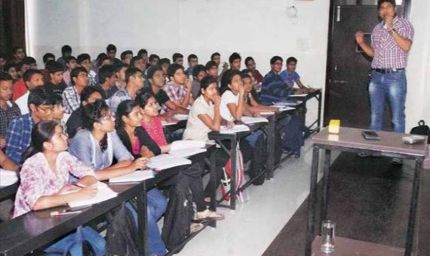 CG के स्कूलों में ही होगी NEET-JEE की तैयारी, छात्रों को मिलेगी फ्री कोचिंग
