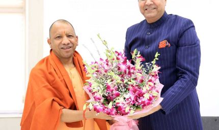 अल्पसंख्यक आयोग के नव-नियुक्त अध्यक्ष  मोहसिन रज़ा ने मुख्यमंत्री  योगी आदित्यनाथ से की शिष्टाचार भेंट।