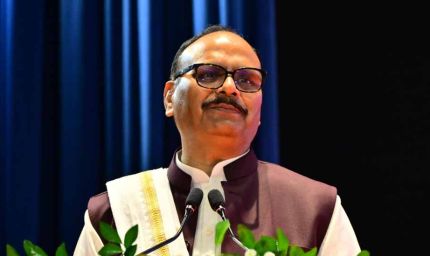 बहुत तेजी से तरक्की कर रहा उत्तर प्रदेश का वस्त्र उद्योग: ब्रजेश पाठक