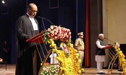 मध्यप्रदेश हाईकोर्ट को मिला नया चीफ जस्टिस, राज्यपाल पटेल ने न्यायमूर्ति कोगजे को दिलाई शपथ
