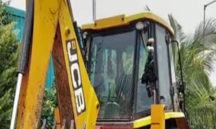 लखनऊ में 160 जर्जर इमारतों पर चलेगा बुलडोजर, सेफ्टी ऑडिट के बाद होगा फैसला