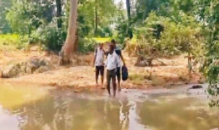 बीजापुर के दुर्गम इलाकों में पहुंची स्वास्थ्य टीम, 405 मरीजों का किया इलाज