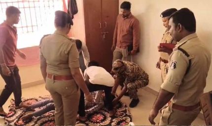 CG के एकलव्य आवासीय विद्यालय में 10वीं के छात्र ने फांसी लगाकर दी जान, मचा हड़कंप