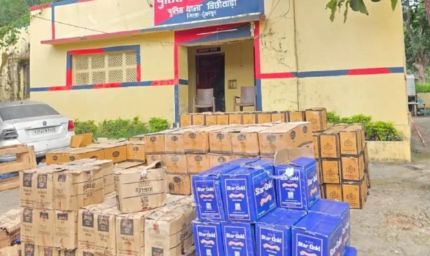वाशिंग मशीनों की आड़ में 50 लाख की शराब तस्करी, राजस्थान बॉर्डर पर कंटेनर जब्त