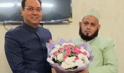 अल्पसंख्यक समाज के विकास को लेकर मौलाना खालिद राशिद फरंगी महली से मिले आयोग अध्यक्ष