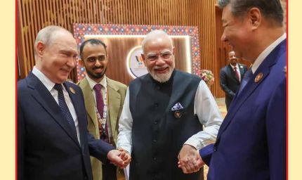हाथ में हाथ, चेहरे पर मुस्कान... BRICS से PM मोदी, पुतिन और जिनपिंग की आई खास तस्वीर