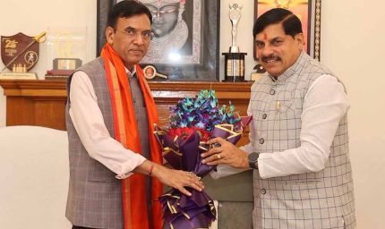 मुख्यमंत्री डॉ. यादव ने केंद्रीय श्रम एवं रोज़गार तथा युवा कार्य खेल मंत्री मांडविया से की सौजन्य भेंट