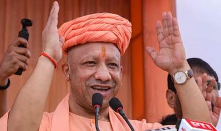 CM योगी बोले- हर बच्चे को पढ़नी चाहिए ‘एग्जाम वॉरियर्स’, किताबों से दूर नहीं है आज का युवा