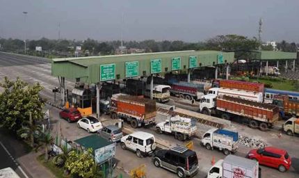 Toll Plaza पर अब ये गलती पड़ेगी भारी, गलत FASTag लेन में गए तो कटेगा दोगुना चालान