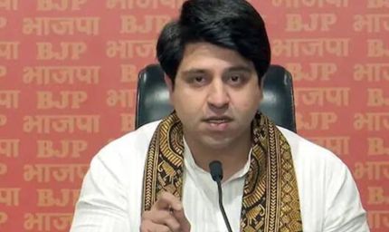 हिजाब विवाद में कांग्रेस पर बरसे पूनावाला, बोले- अपने ही वोटबैंक को ठोक दिया