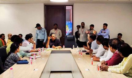 विश्वभूषण मिश्र का तबादला, काशी विश्वनाथ मंदिर के नए CEO की तलाश तेज