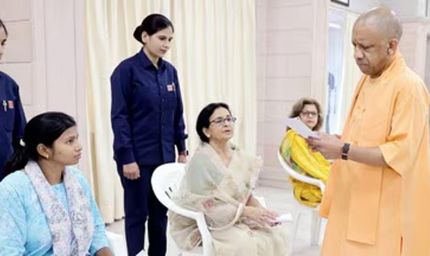 जनता दर्शन में सीएम योगी सख्त, भू-माफिया और लापरवाह पुलिसकर्मियों पर कार्रवाई के निर्देश