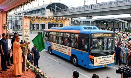 योगी सरकार की ग्रीन मोबिलिटी को मिली रफ्तार, नोएडा में 100 ई-बसों का शानदार प्रदर्शन