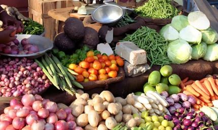 पटना में लगातार बारिश और बाढ़ के कारण सब्जियों की कीमतों में भारी उछाल