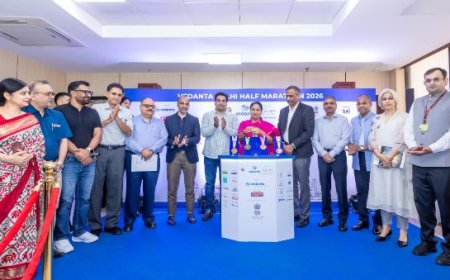 मुख्यमंत्री रेखा गुप्ता ने वेदांता दिल्ली हाफ मैराथन 2026 के फिनिशर मेडल का किया अनावरण