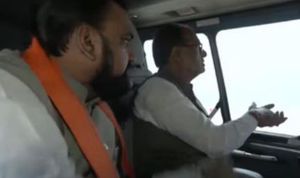बिहार बाढ़ का जायजा लेने पहुंचे शिवराज सिंह चौहान, सम्राट चौधरी संग किया हवाई सर्वे