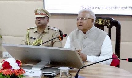 आंगनवाड़ी, प्राथमिक विद्यालयों में स्क्रीनिंग कैम्प लगाए : राज्यपाल पटेल