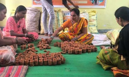 दीपावली से पहले लौटी खुशियाँ: महासमुंद में 'सेवा संकल्प अभियान' के तहत स्व-सहायता समूहों की महिलाओं को मिले बड़े ऑर्डर।