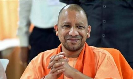 श्रमदान कर ऐतिहासिक पोखरे की सफाई करने वाले युवाओं की मुख्यमंत्री योगी ने की सराहना