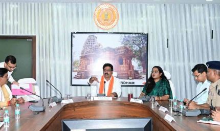 रायपुर : उप मुख्यमंत्री विजय शर्मा ने कबीरधाम के गौसेवकों एवं अधिकारियों की ली बैठक
