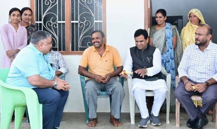 सेवा संकल्प अभियान के तहत ग्रामीणों के बीच पहुंचे पर्यटन एवं संस्कृति मंत्री राजेश अग्रवाल