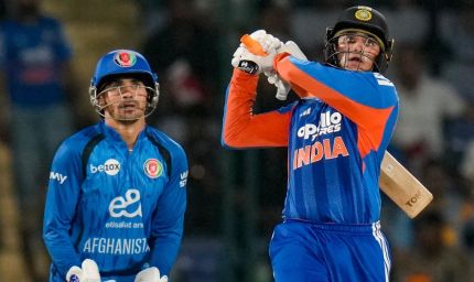 अभिषेक शर्मा ने वैभव सूर्यवंशी को छोड़ा पीछे, 2026 में छक्कों की रेस में बनाई 10 सिक्स की बढ़त