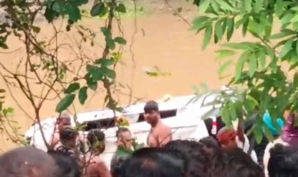 आगर-मालवा में दर्दनाक हादसा, नाले में गिरी कार; 3 बच्चों और 2 महिलाओं समेत 8 श्रद्धालुओं की मौत