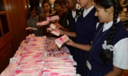 सरकारी विद्यालयों की छात्राओं को मिलेगी निःशुल्क सैनिटरी नैपकिन