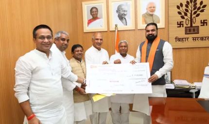 बिहार बाढ़ पीड़ितों के लिए नेताओं ने खोला खजाना, CM सम्राट चौधरी ने दिया एक माह का वेतन