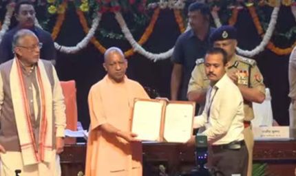 CM योगी ने 912 युवाओं को बांटे नियुक्ति पत्र, बोले- अगले 6 महीने में 1 लाख नौकरियां देंगे