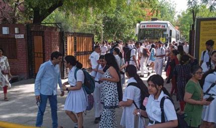 दिल्ली के कई स्कूलों को बम से उड़ाने की धमकी, मचा हड़कंप