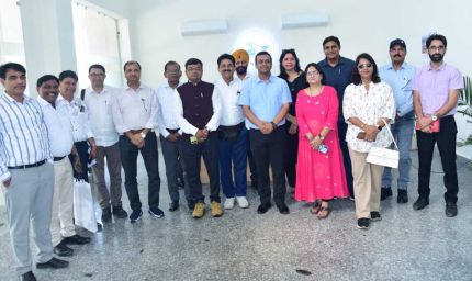 ₹37 हजार करोड़ से बदल रही जम्मू-कश्मीर की कनेक्टिविटी की तस्वीर, 38 हाईवे परियोजनाओं की प्रगति से रूबरू हुआ पत्रकार दल