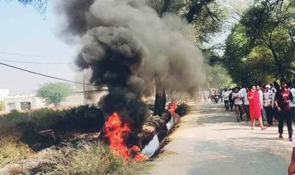 टैंकर पलटने के 50 घंटे बाद फिर धधका केमिकल, नाले में लगी भीषण आग से मची अफरा-तफरी