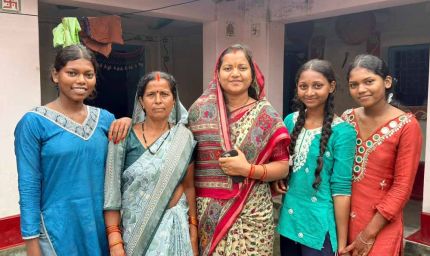 मंत्री लक्ष्मी राजवाड़े पहुंचीं ग्राम कुंजनगर, महिलाओं से किया आत्मीय संवाद