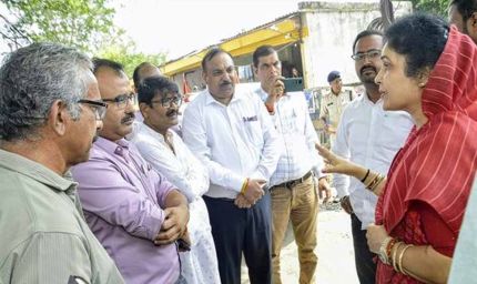 राज्यमंत्री (स्वतंत्र प्रभार) गौर ने अवधपुरी में किया सड़कों का निरीक्षण