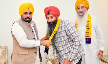 पूर्व विधायक रविंदर ब्रह्मपुरा AAP में शामिल, CM मान ने किया स्वागत